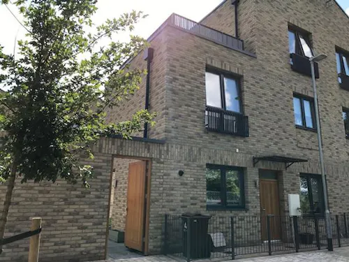 New build Dagenham house, D2418