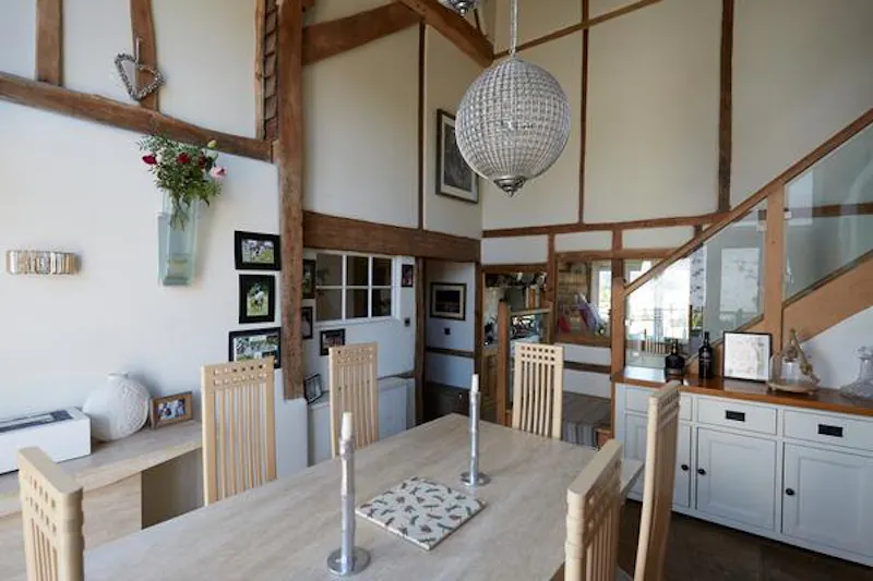Amersham 400 acre farm, L696 (photo 18)