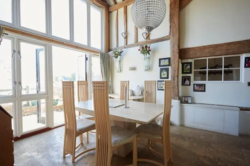 Amersham 400 acre farm, L696 (photo 21)