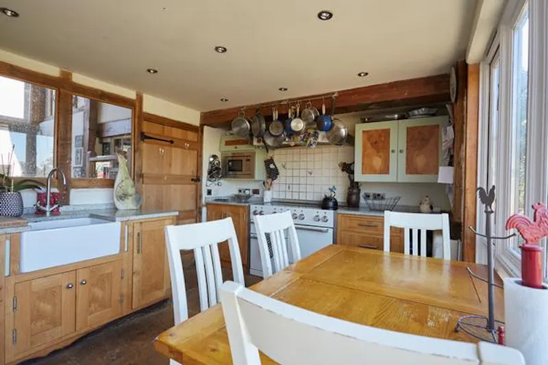 Amersham 400 acre farm, L696 (photo 28)