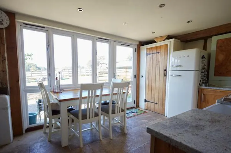 Amersham 400 acre farm, L696 (photo 30)