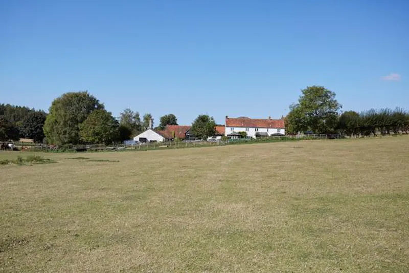 Amersham 400 acre farm, L696 (photo 32)