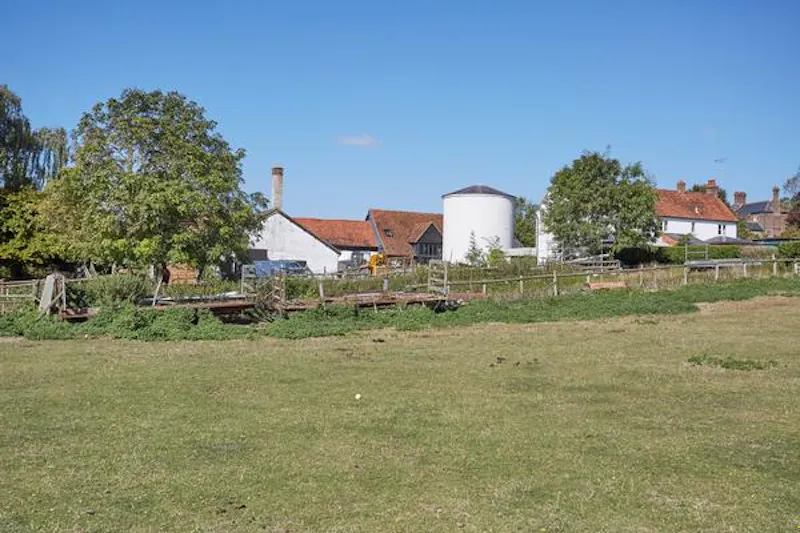 Amersham 400 acre farm, L696 (photo 33)