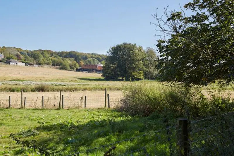 Amersham 400 acre farm, L696 (photo 35)