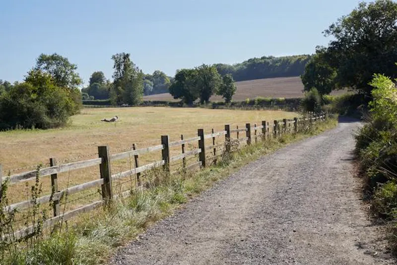 Amersham 400 acre farm, L696 (photo 36)