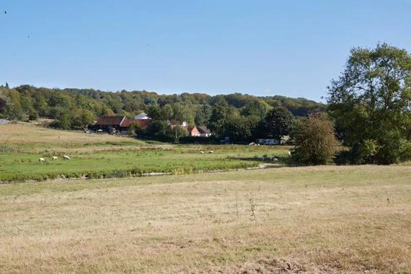 Amersham 400 acre farm, L696 (photo 37)