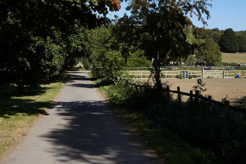 Driveway at Amersham 400 acre farm, L696 (photo 39)