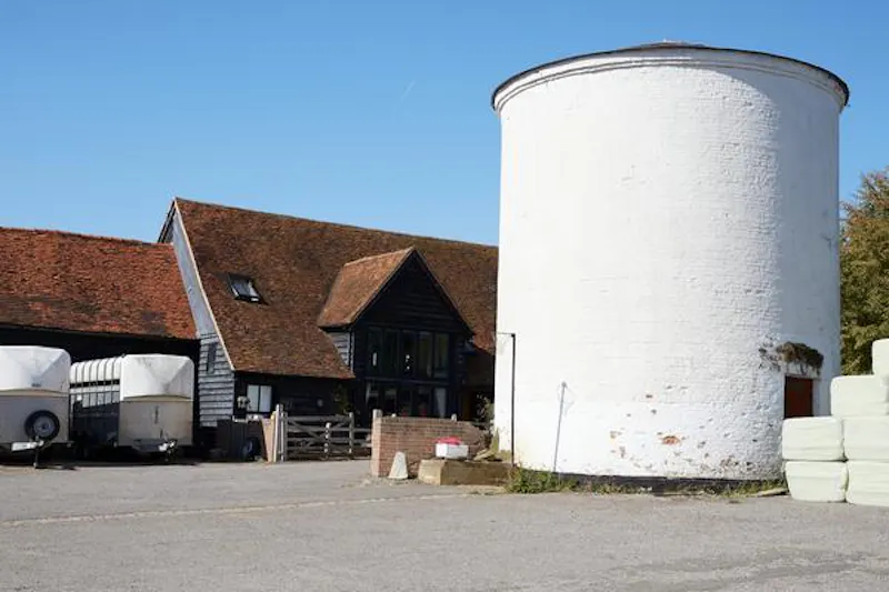 Amersham 400 acre farm, L696 (photo 57)