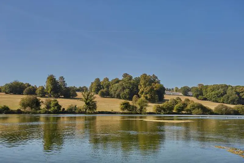 Lake at Amersham 400 acre farm, L696 (photo 73)