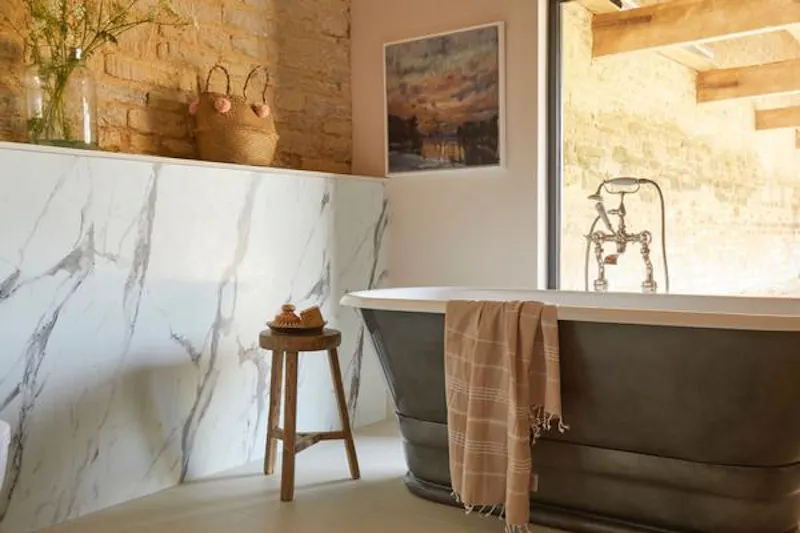 Bathroom at Film location L697 in Gloucestershire (photo 14)