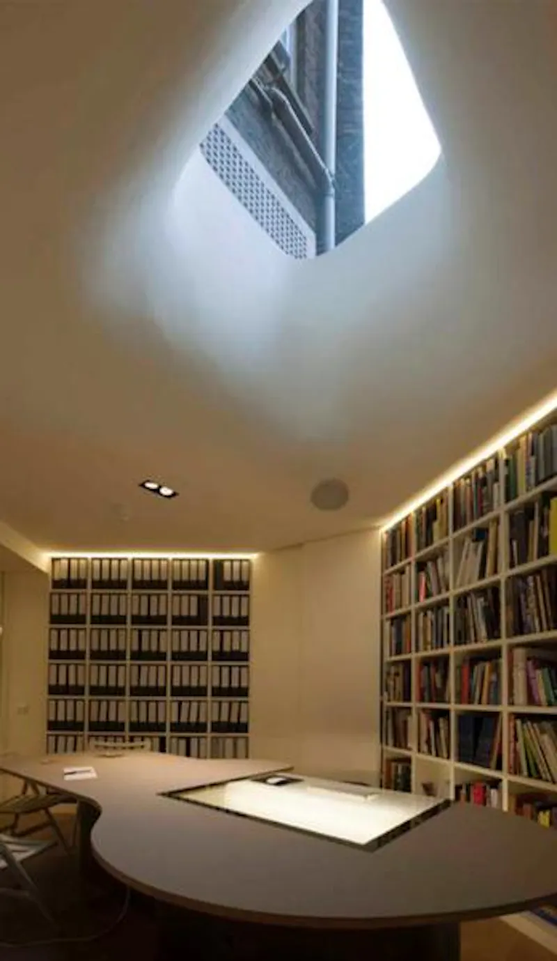 Office at Modern Soho exhibition space, N460 (photo 8)