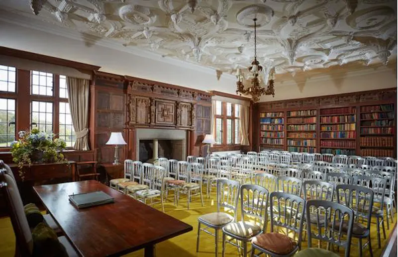 Library at Early Tudor manor in Hereford, M325 (photo 2)