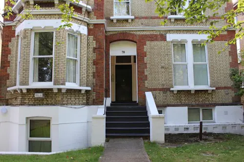 Eclectic Tulse Hill apartment, F1184