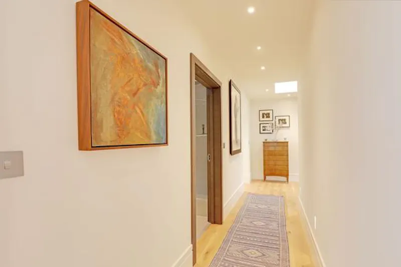 Corridor at Horsham Europe-style new build , D2420 (photo 9)