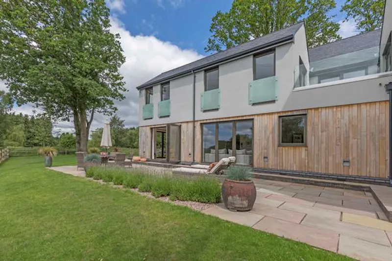Horsham Europe-style new build , D2420 (photo 14)