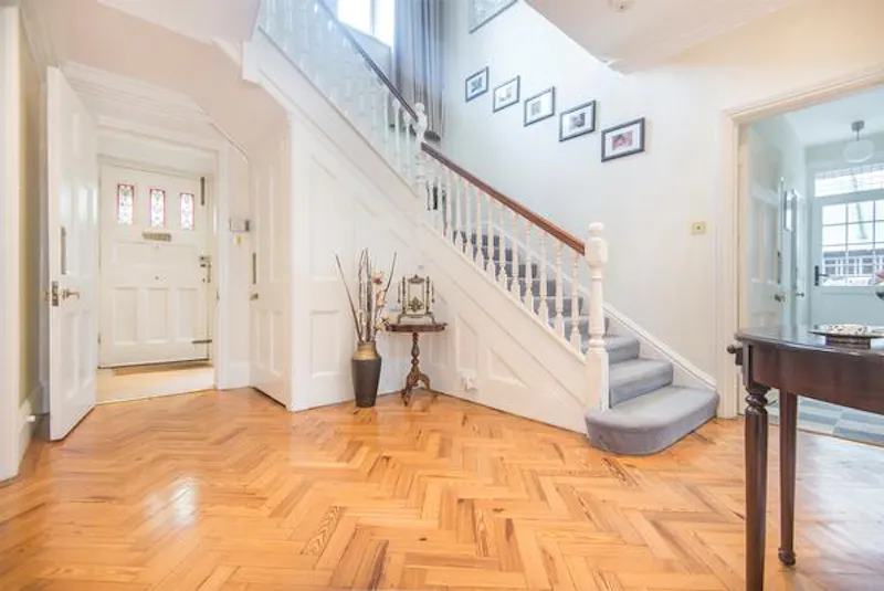 Entrance hall at Spacious Ealing family house, D2421 (photo 2)