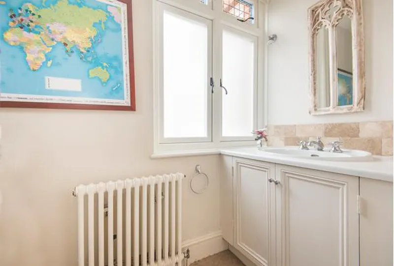 Spacious Ealing family house, D2421 (photo 9)