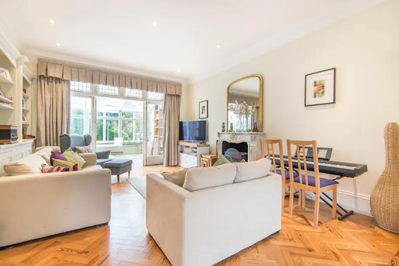 Spacious Ealing family house, D2421 (photo 7)