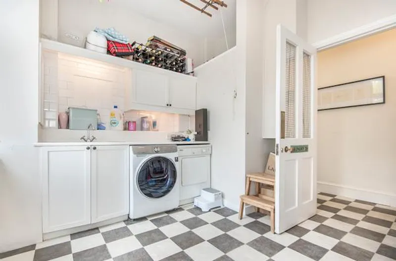 Spacious Ealing family house, D2421 (photo 20)