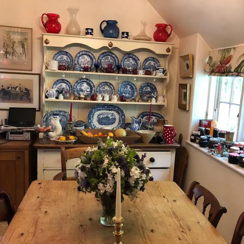 Dining room at Film location L698 in Kent (photo 3)