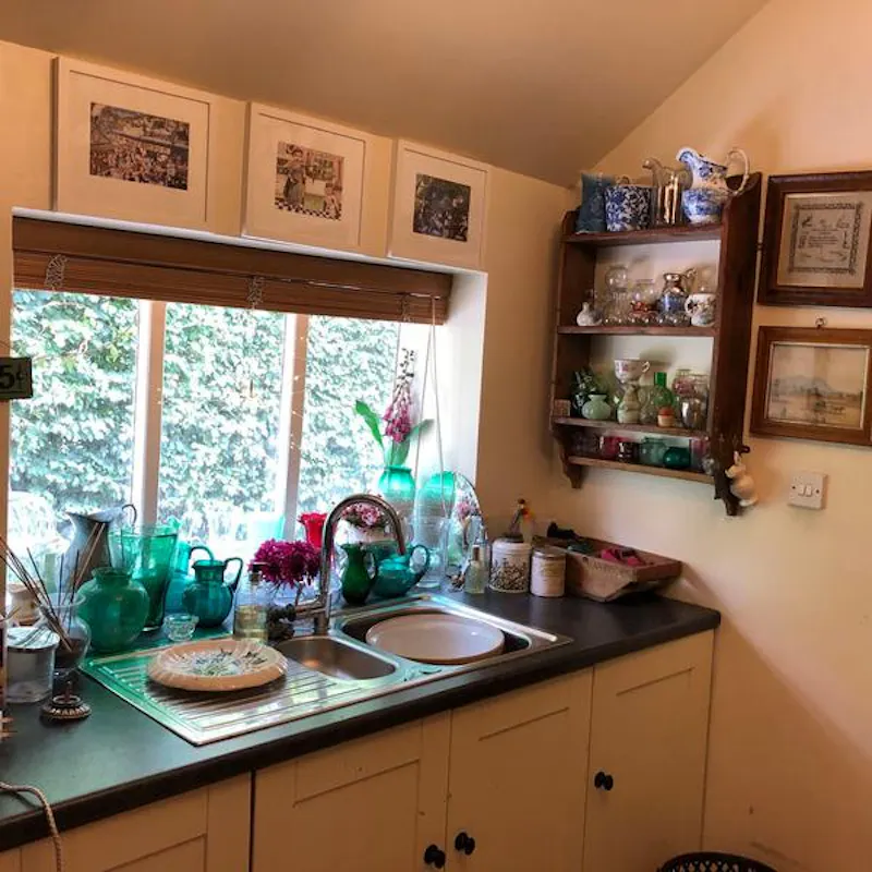 Kitchen at Film location L698 in Kent (photo 4)