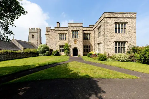 Early Somerset estate by the sea, M326