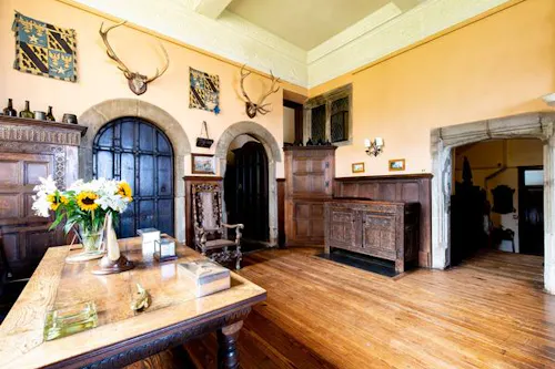 Early Somerset estate by the sea, M326