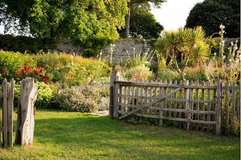 Early Somerset estate by the sea, M326 (photo 47)