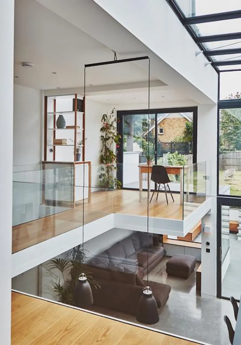 Mezzanine at Architectural Twickenham house, K442 (photo 16)