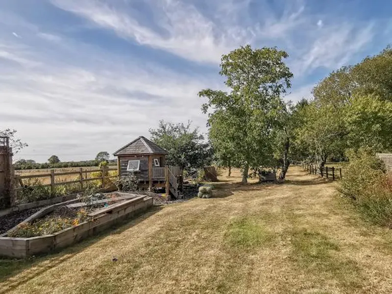 Garden at Spacious seventies Bucks home, D2428 (photo 32)