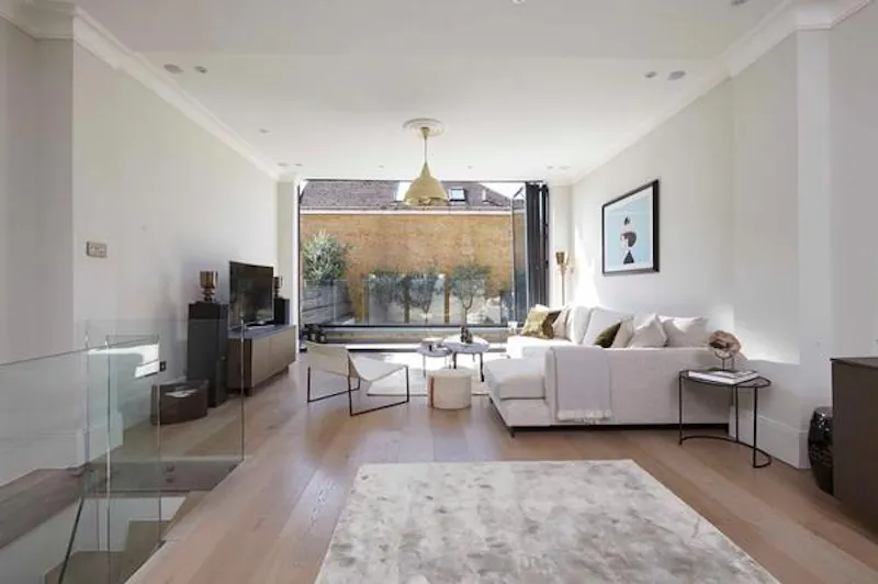 Living Room at Pretty Fulham townhouse, A1500 (photo 3)