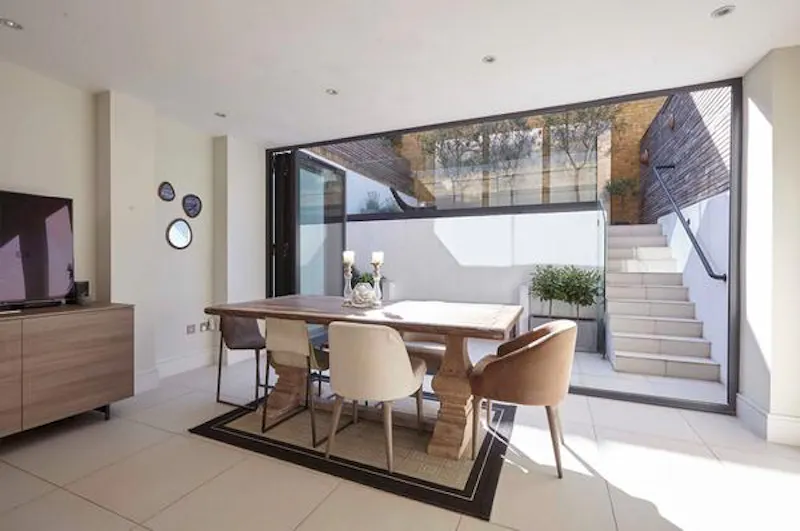 Dining room at Pretty Fulham townhouse, A1500 (photo 6)