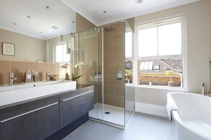 Shower at Pretty Fulham townhouse, A1500 (photo 15)