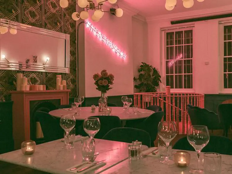 Fireplace at Bloomsbury restaurant, R829 (photo 3)