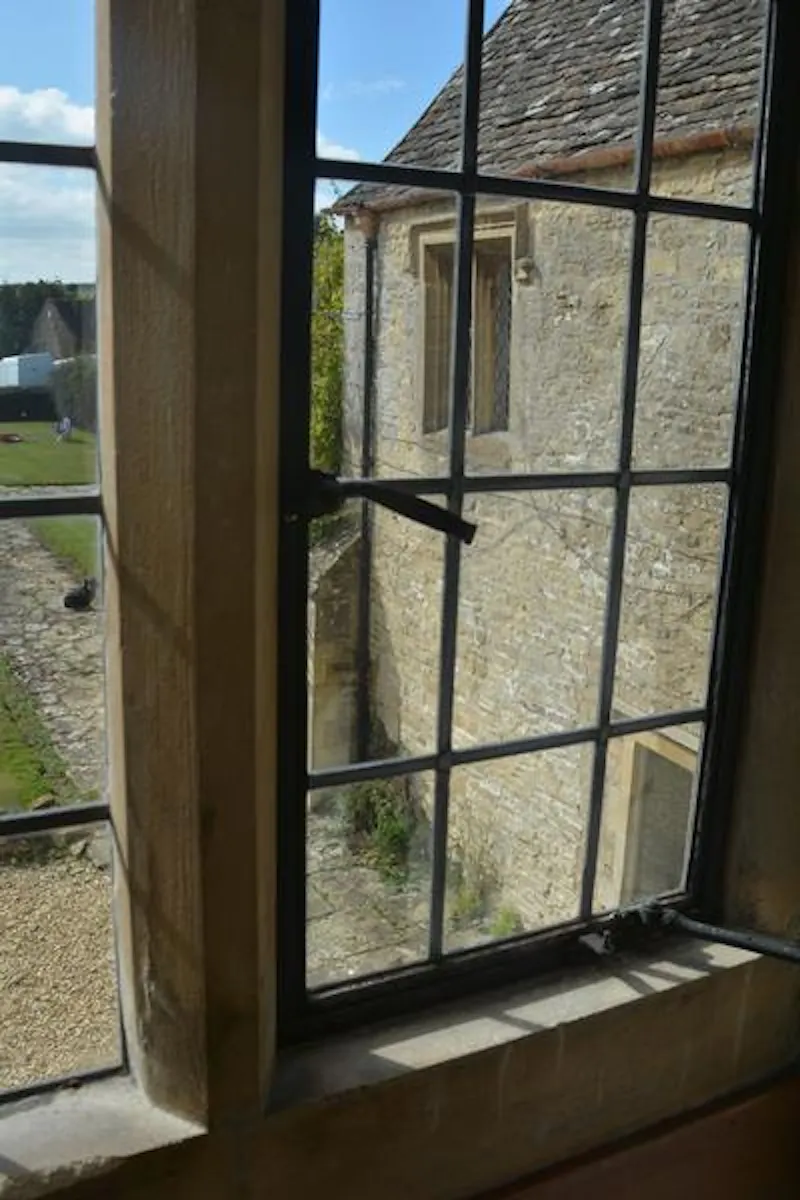 Remote ancient Cotswold farm, M327 (photo 6)