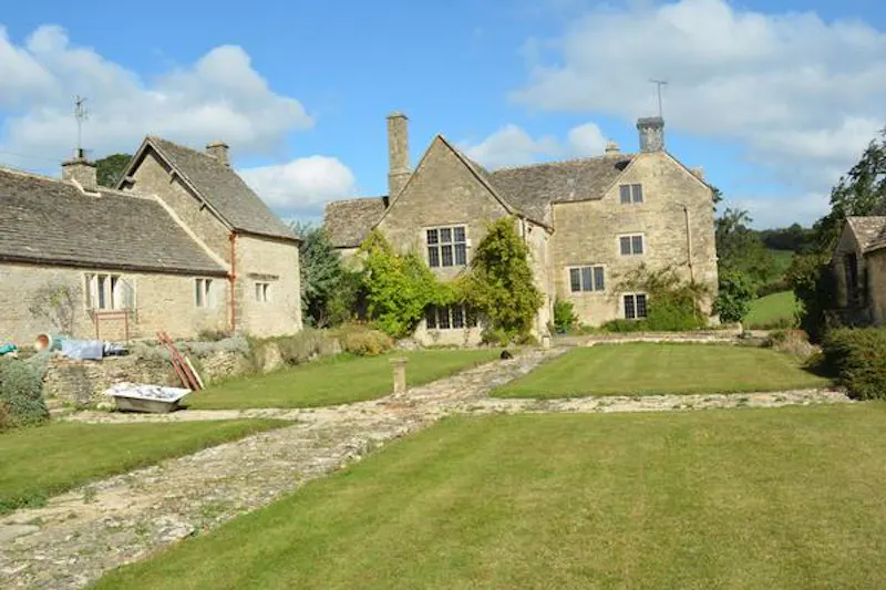 Remote ancient Cotswold farm, M327 (photo 16)