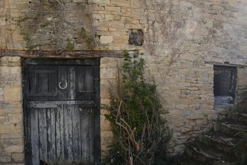 Remote ancient Cotswold farm, M327 (photo 20)