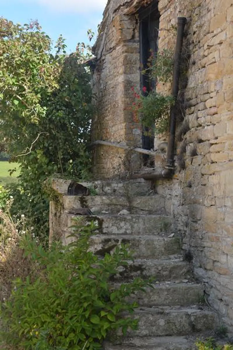 Remote ancient Cotswold farm, M327 (photo 21)