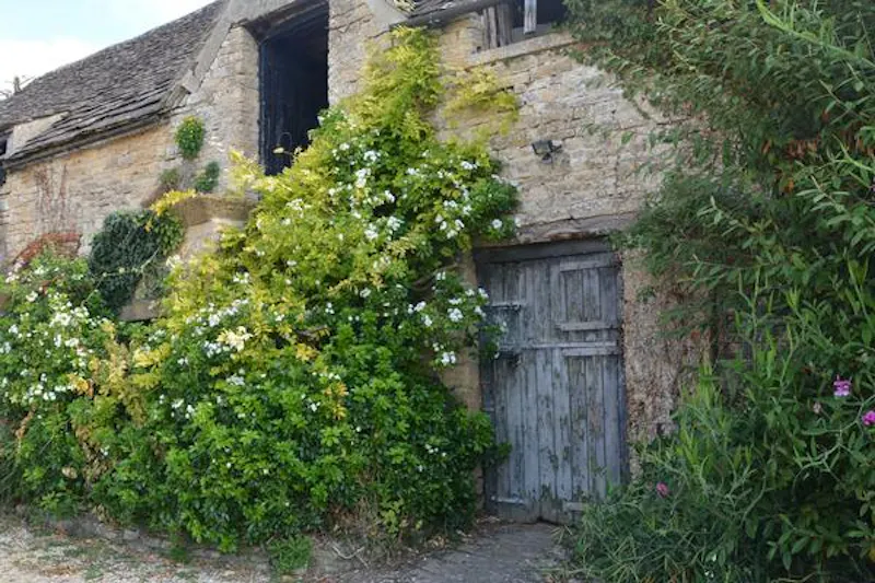 Remote ancient Cotswold farm, M327 (photo 22)
