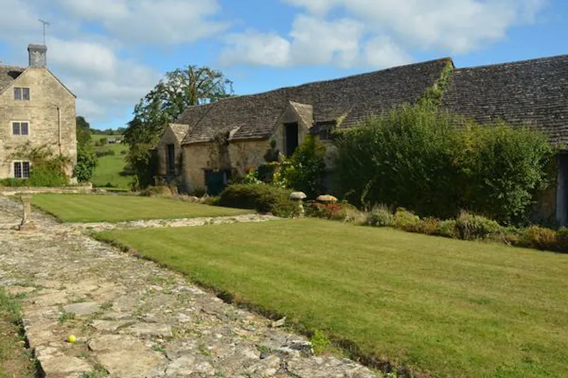 Remote ancient Cotswold farm, M327 (photo 24)