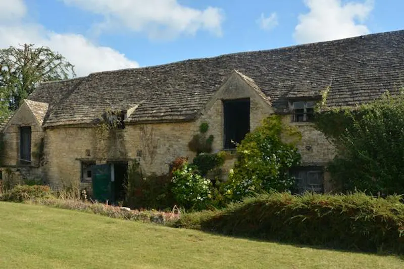 Remote ancient Cotswold farm, M327 (photo 27)