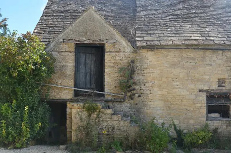 Remote ancient Cotswold farm, M327 (photo 28)
