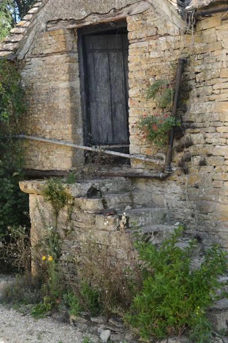 Remote ancient Cotswold farm, M327 (photo 30)