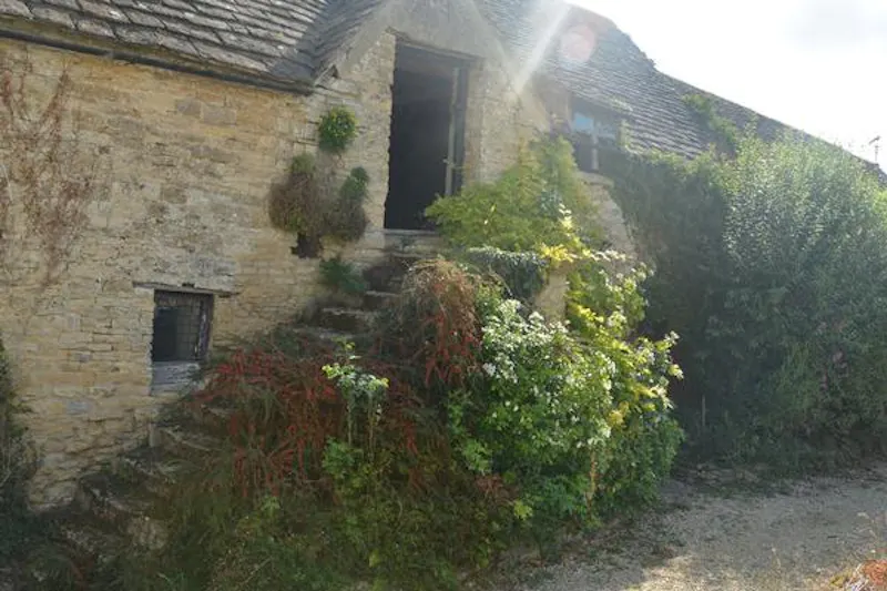 Remote ancient Cotswold farm, M327 (photo 33)