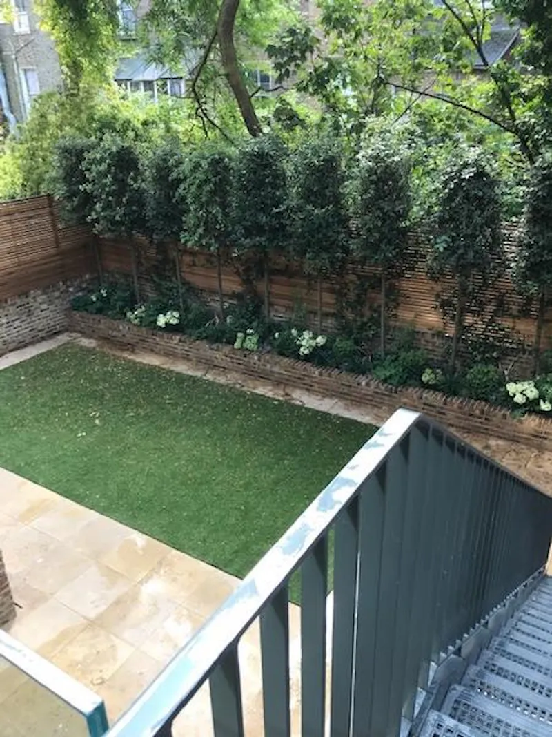 Garden at Film location B1864 in London (photo 21)