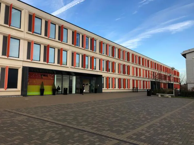 Modern Dagenham school, J220 (photo 1)