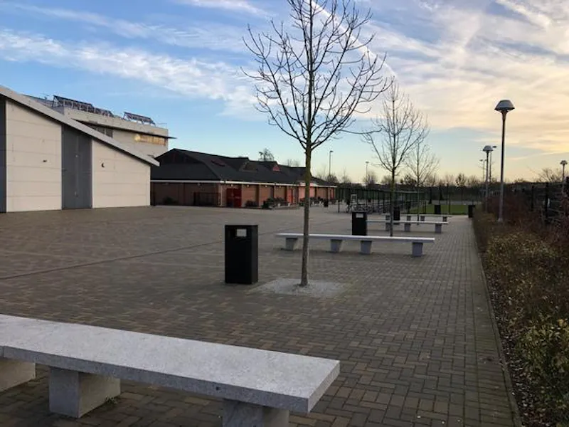 Modern Dagenham school, J220 (photo 33)