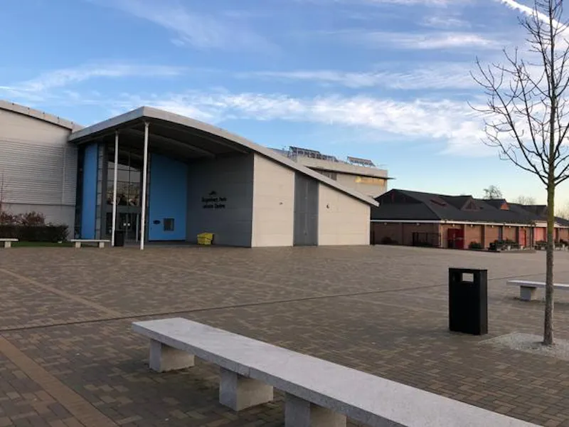 Modern Dagenham school, J220 (photo 34)