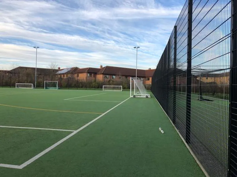 Modern Dagenham school, J220 (photo 35)