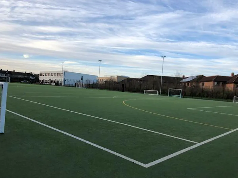 Modern Dagenham school, J220 (photo 37)